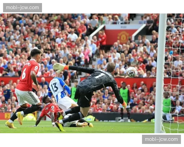 卡尔多纳莫莱罗左路崩盘,黄潜防线被过十一次成漏洞