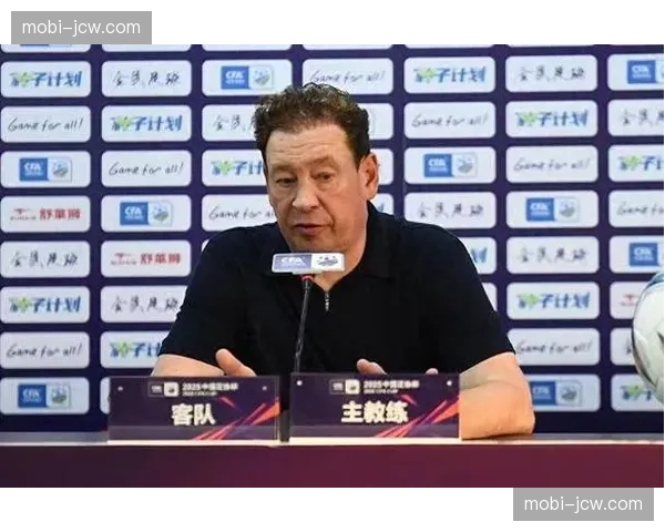 斯卢茨基阵型与战术概念区分 申花主帅强调工具有效性优先